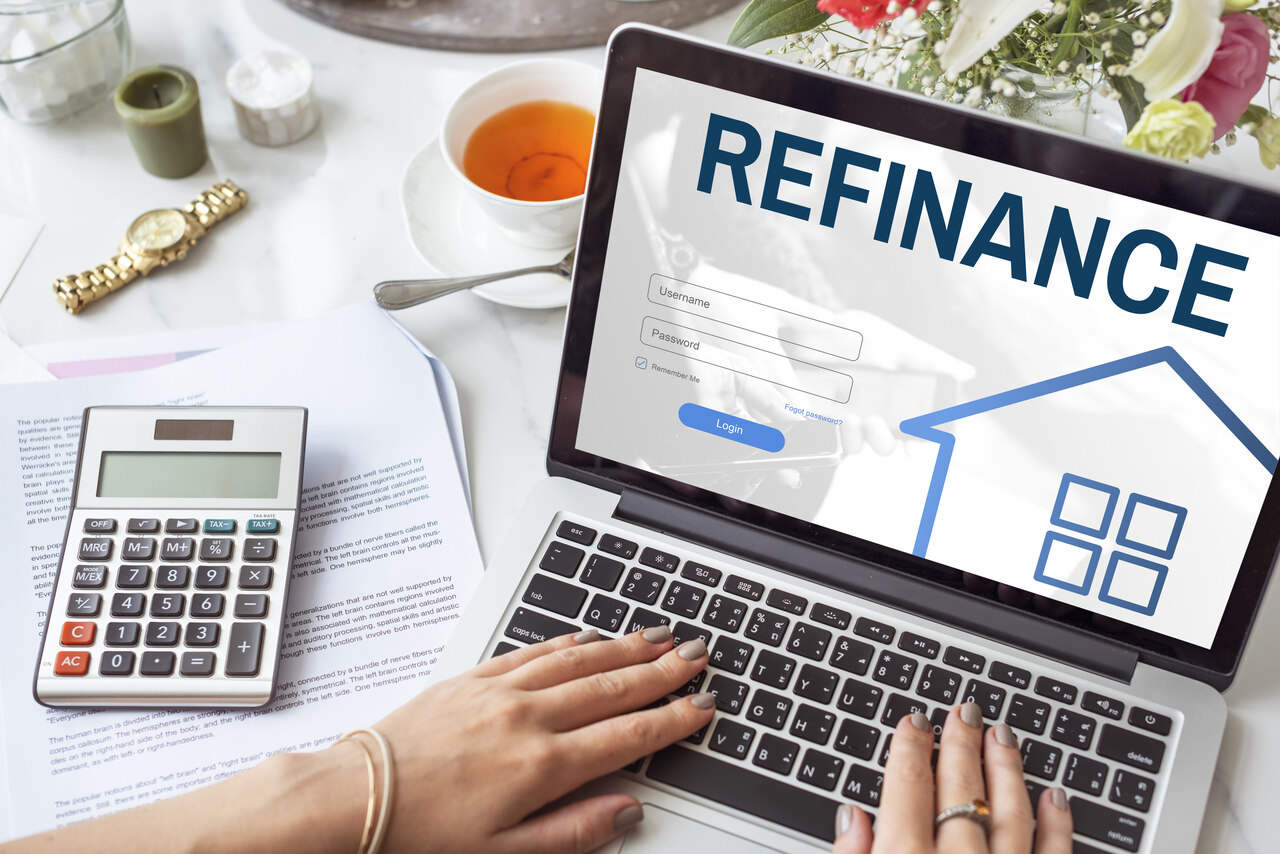 You are currently viewing Mortgage Renewal Versus Refinance: Evaluating Optimal Financial Pathways